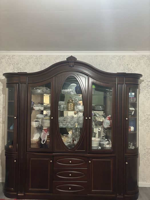 Буфет,сервант в отличном состоянии