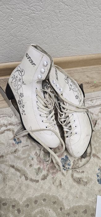 Коньки женски отличном