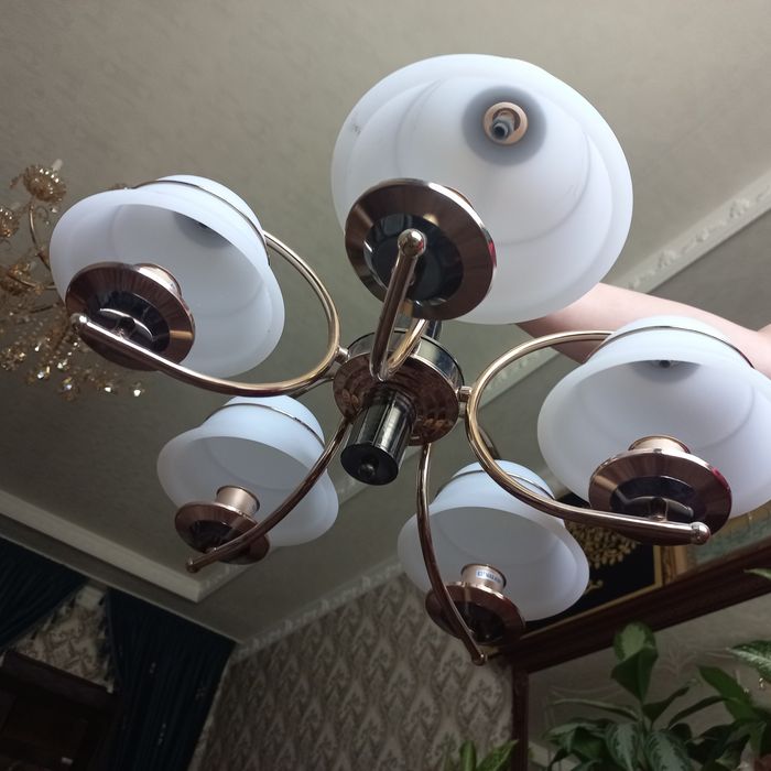 Lustre sotiladi 5ta plafonlik
