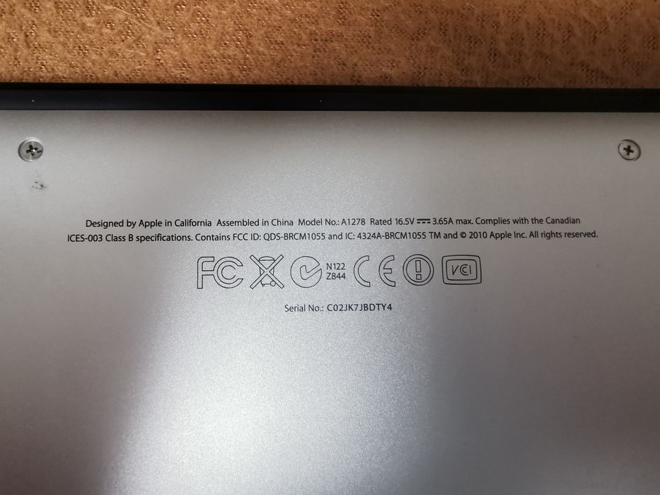 Vând McBook Pro Silver