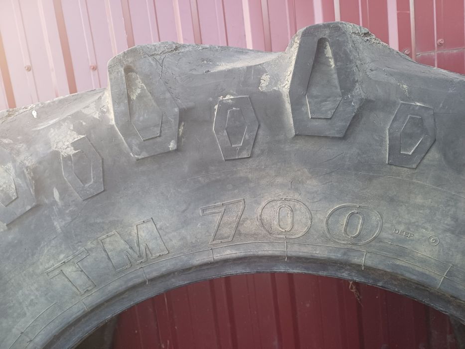 Vând cauciucuri 480 70 34 uzate pirelli