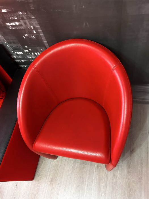 Червен Кожен Фотьойл