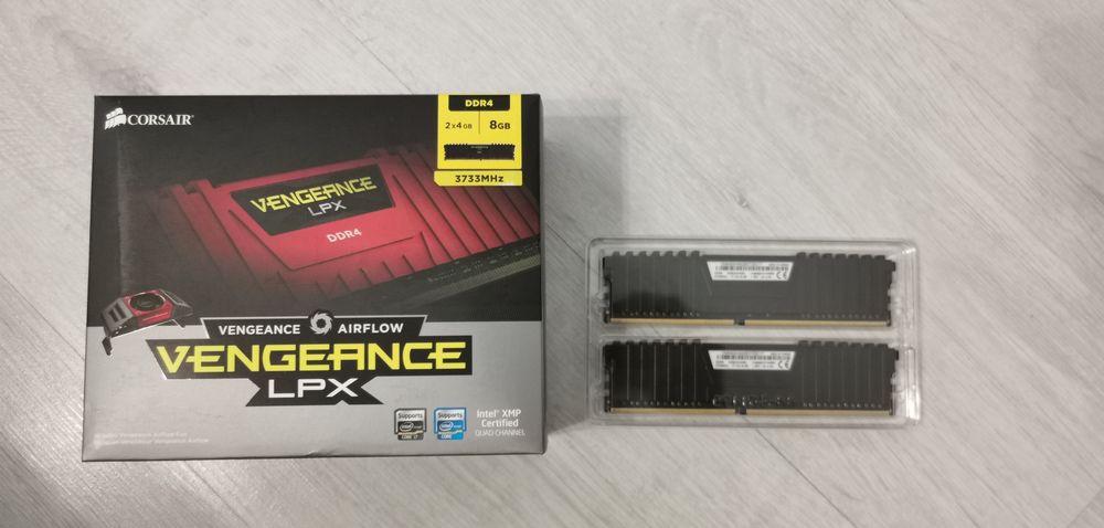 RAM памет DDR4 Corsair Vengeance 2x4GB 3733 MHz 17-19-19-39 latency