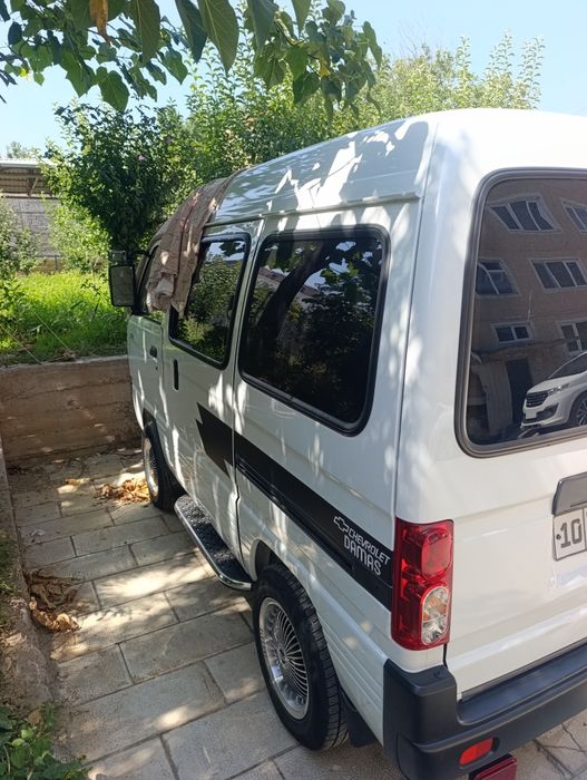 Damas Rangi oq Polni navarot qlingan