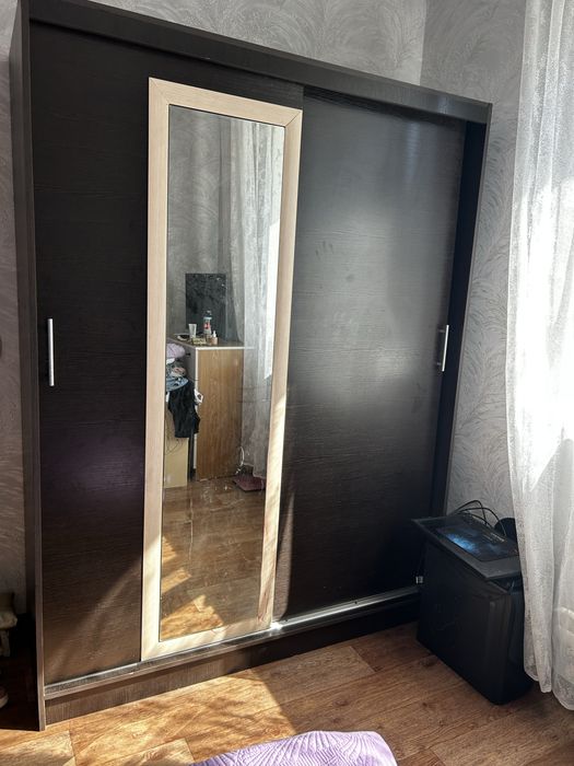 Продам шкаф купе с зеркалом