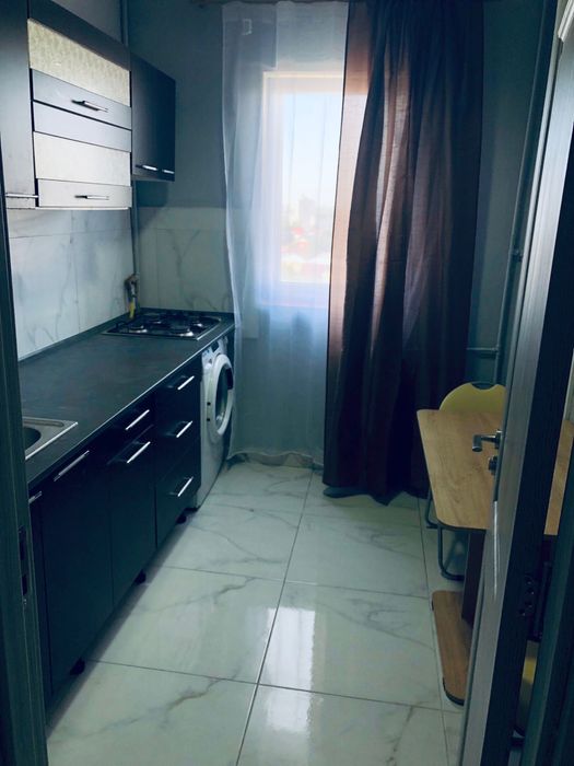 Inchiriez apartament cu 3 camere decomandat republicii Ploiesti