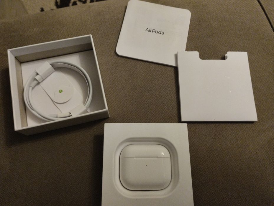 Продаю новые AirPods 3