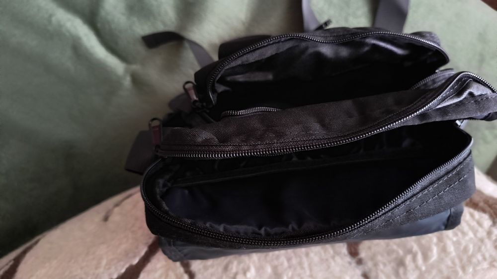 Продавам чанта за през рамо