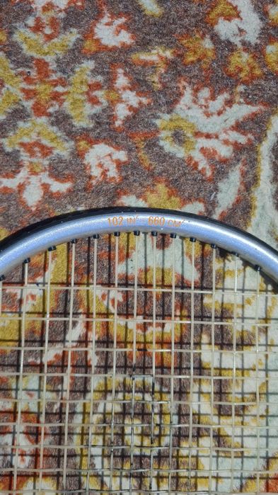 Vând Rachetă tenis Fischer cu 3 mingi .