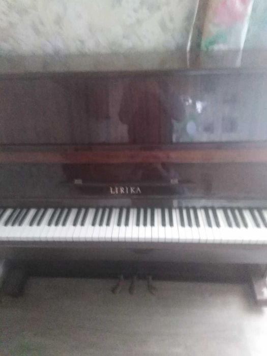 Руско пиано Lirika