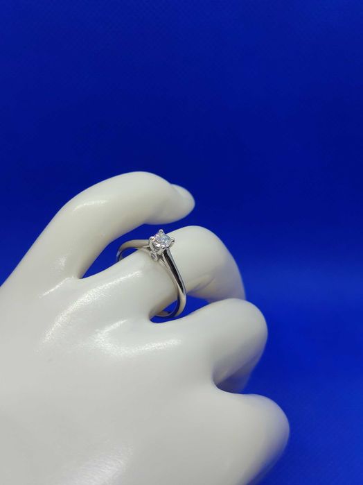 Годежен пръстен с диаманти