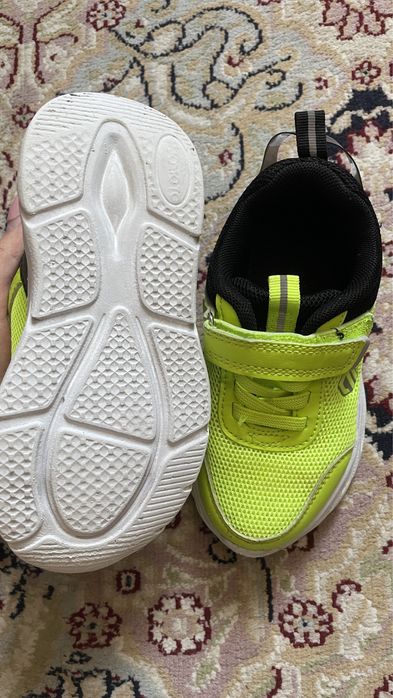 Детские кроссовки