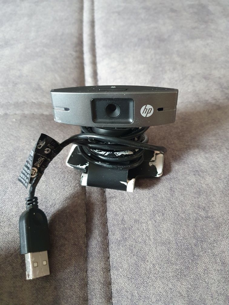 Несовершеннолетние перед вебкой. Веб камера logitech c120. Вебка есть. Видеокамера мультяшная. Logitech c100 камера.