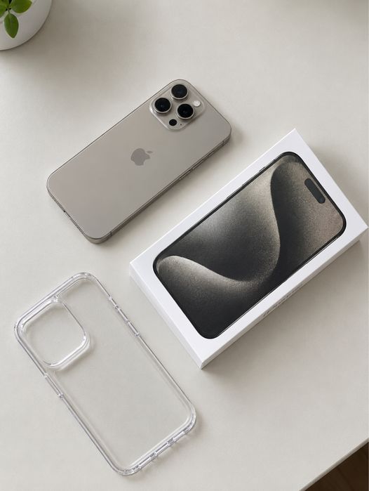 iPhone 15 Pro в фирменном цвете Natural Titanium
