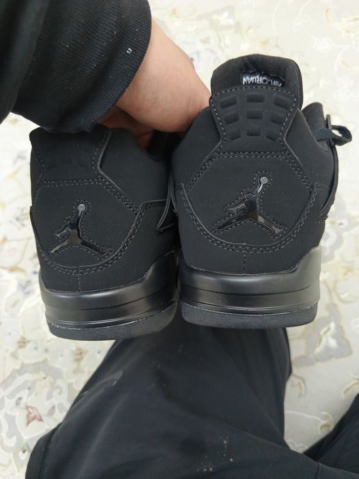 Обвуь кроссовкаа