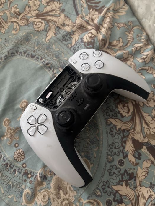Продам геймпад оригинал ps5