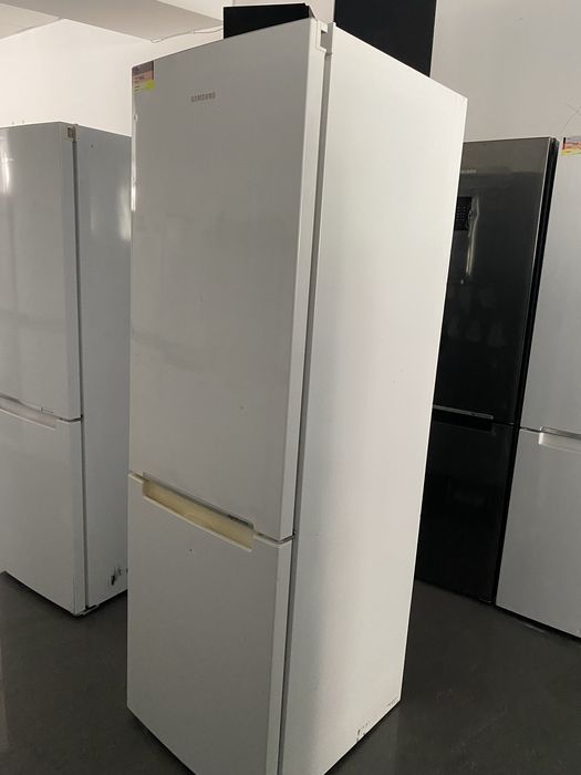 Хладилник с фризер Samsung