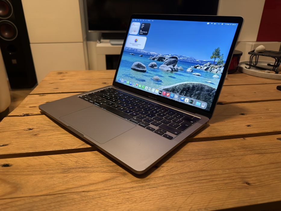 Macbook Pro M1 13-inch 16gb ram 256gb ssd Touchbar