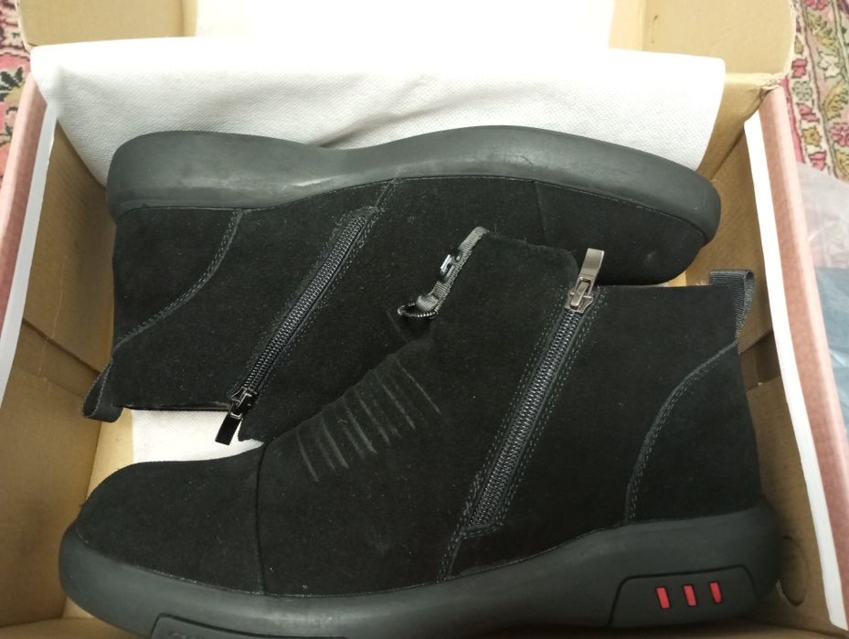 Продам зимние ботинки