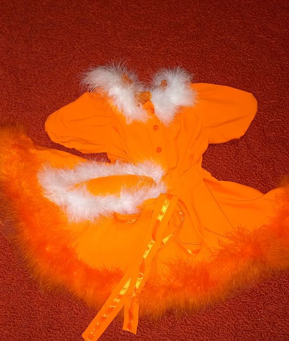 Шапочка и очки для плавания.