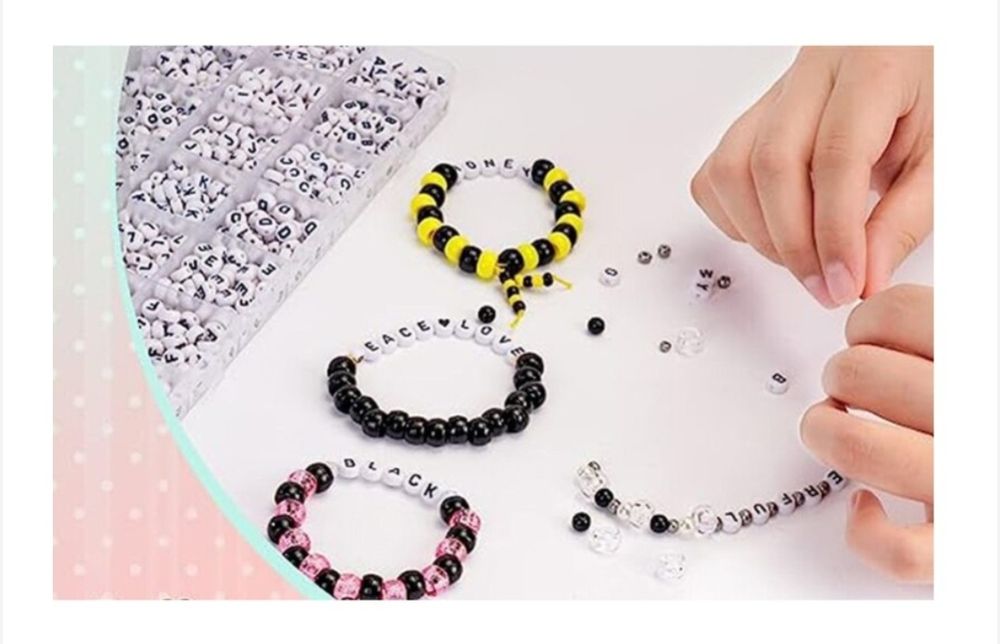 Margele rotunde cu litere negre din material acrilic, 1400 buc, alfabe