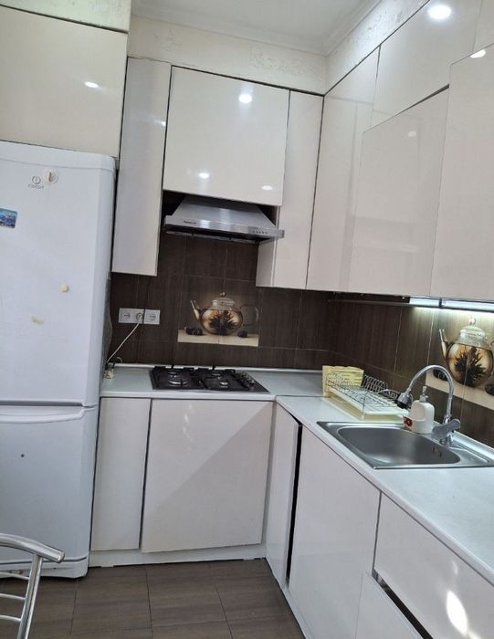 Сдается 2х комнатная квартира рядом рынок кадышева Яшнабадский район