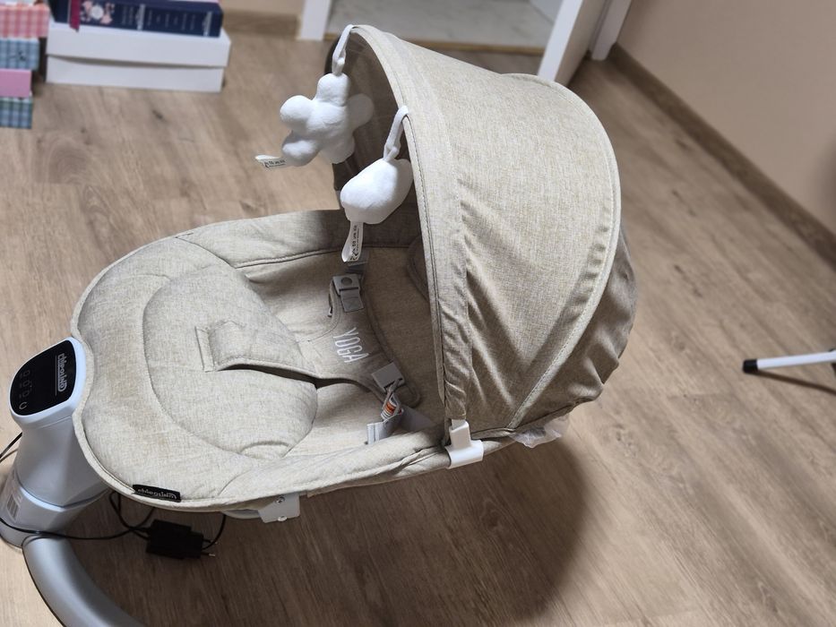 CHIPOLINO Електрическа бебешка люлка - шезлонг NEST МАКАДАМИЯ
CHIPOLIN