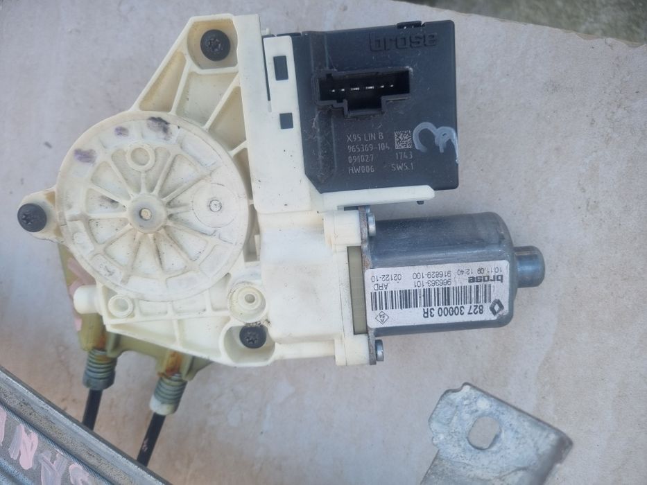 Macara  electrica ușă dreapta spate renault megane 3 hatchback  2011