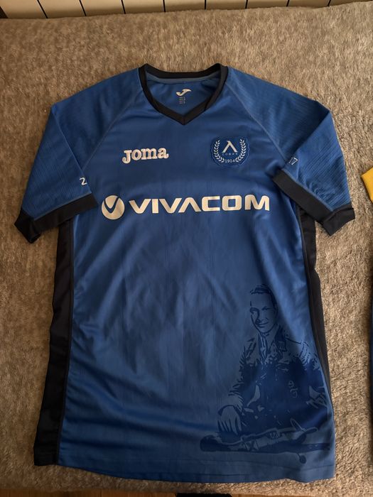 Фланелки на Левски