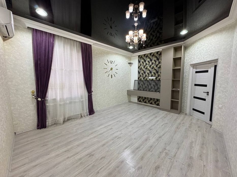 Продаётся 3х комнатная люкс квартира в самом центре города!
(Новостро