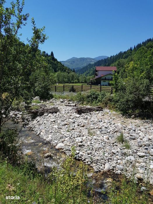 Pensiune / Hotel in Voineasa si 11 561 mp teren intravilan