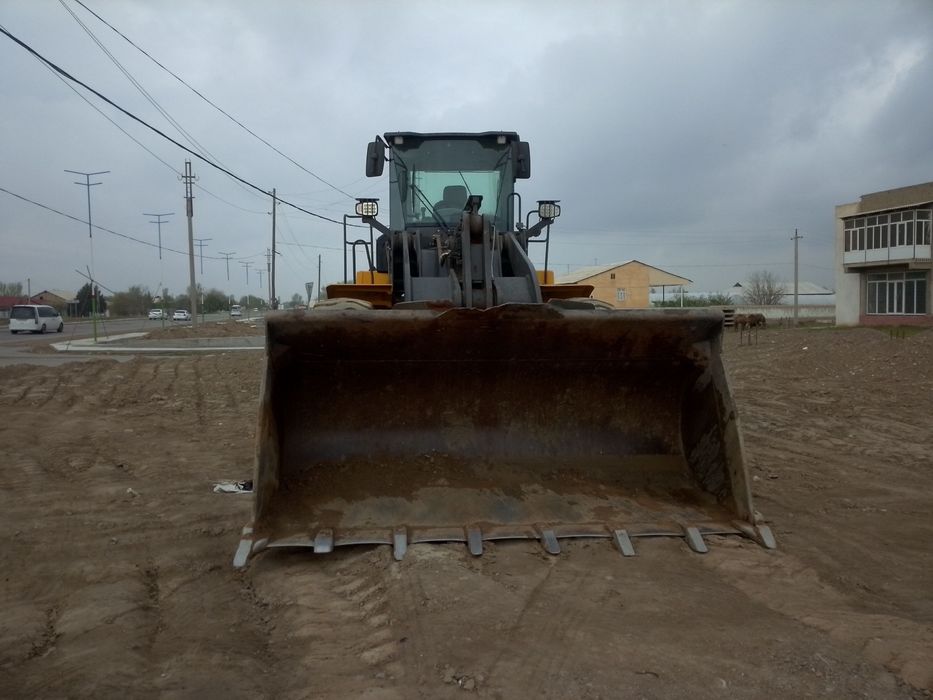 Фронтальный погрузчик