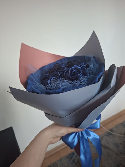 Buchet 7 trandafiri satin