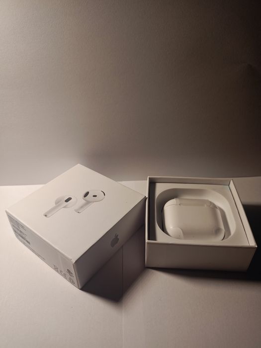 Apple. AirPods 4