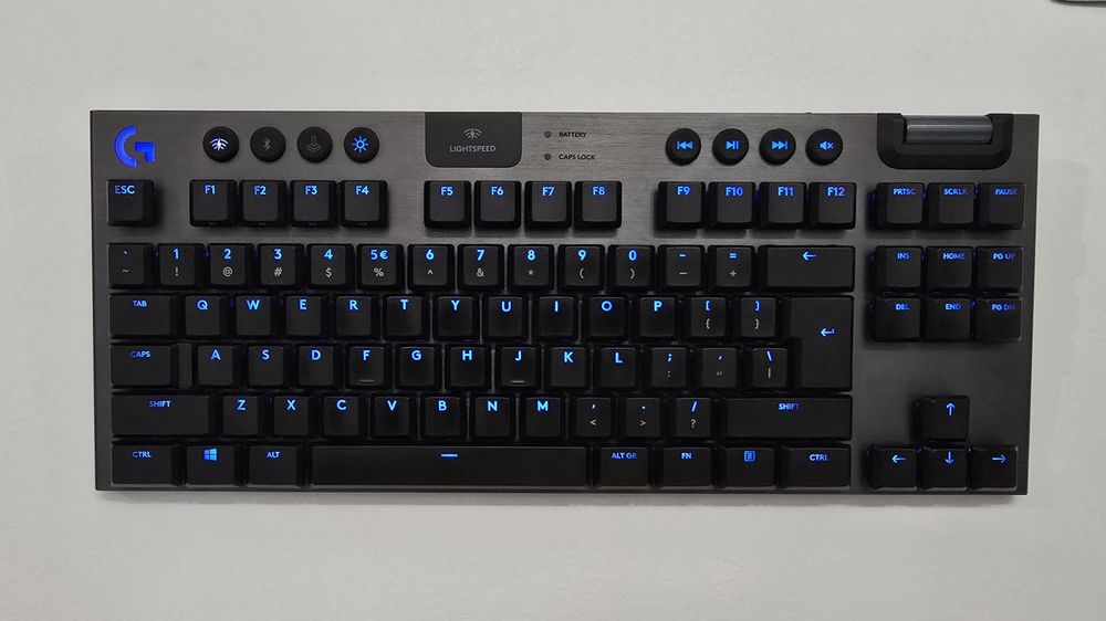 Logitech G915 TKL tastatura premium de gaming