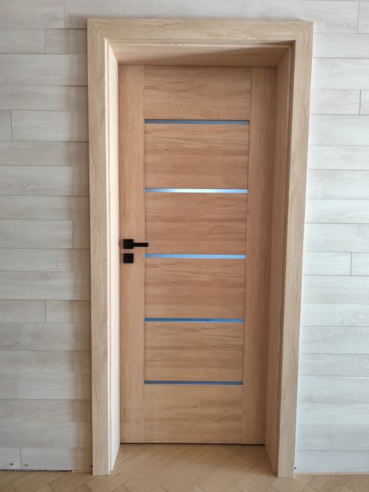 Montaj Uși. MDF, Lemn masiv, PVC, etc.