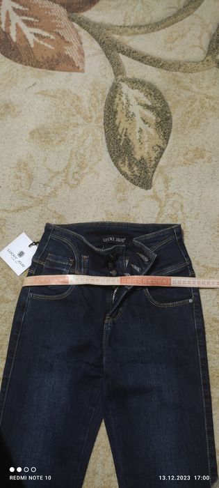 Продам обсалютно новые джинсы.