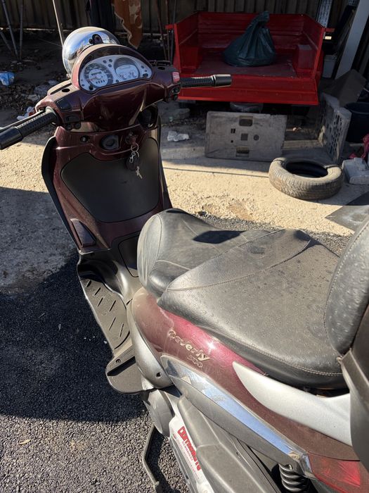 Продавам мотор Ямаха шосейка и скитери.