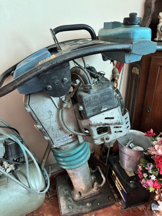 compactor cu percuție