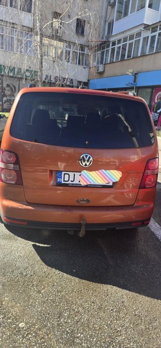 Vând sau schimb + - Vw touran-2 Facelift 2009 -7 locuri 2.0 d