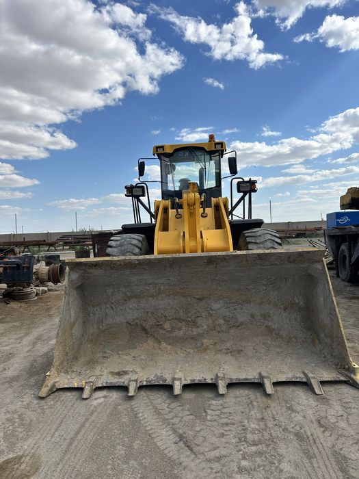 Погрузчик 3 КУБ. xcmg LW500FL.