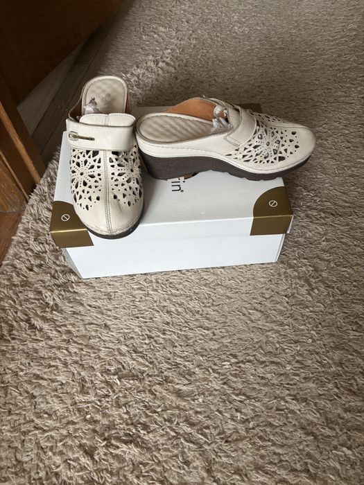 Продам обувь по 2000