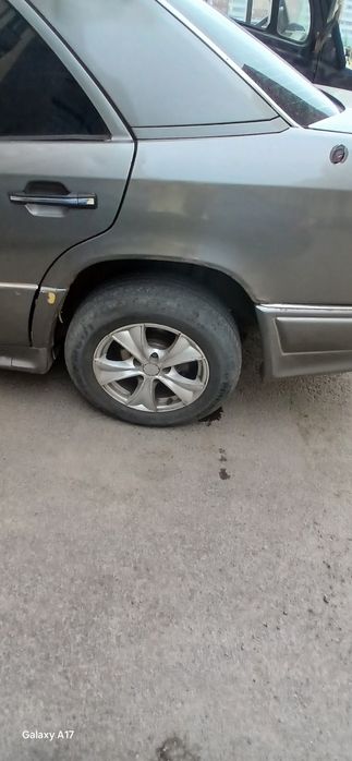 Продаю 124 мерсдес