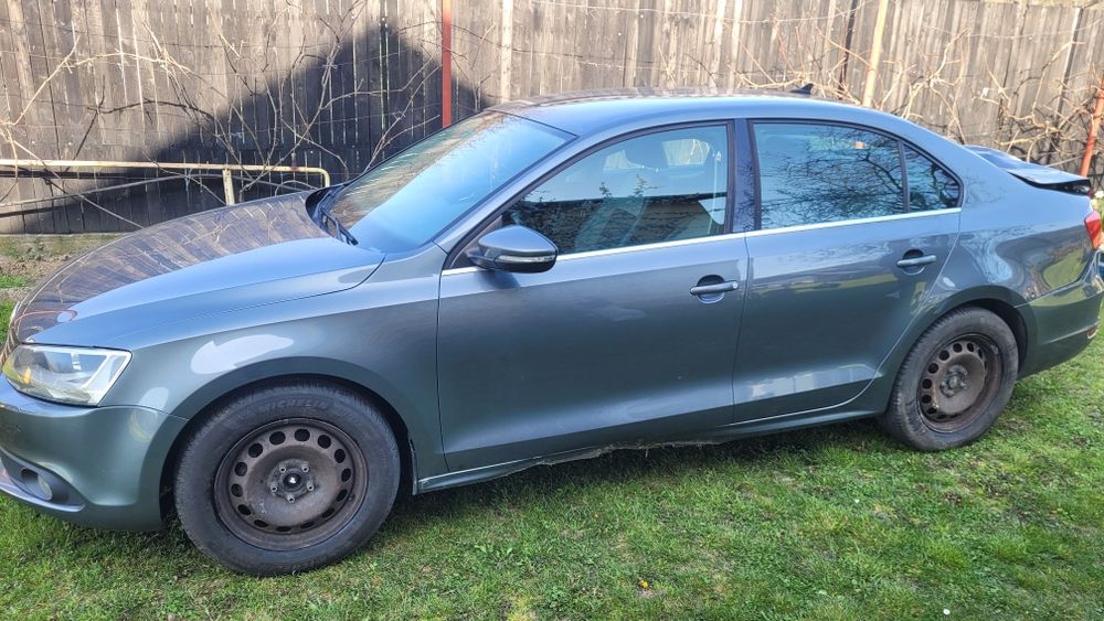 Vând VW JETTA avariat