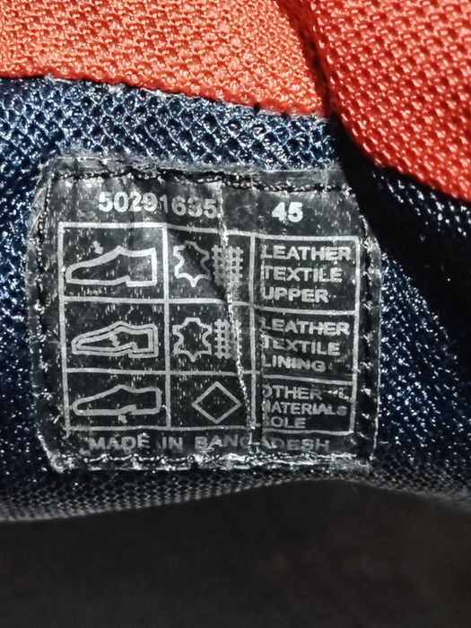 HUGO BOSS Fuster Mid Sneaker mărimea 45, interior 29,5 cm, cu un mic defect se vede în ultima poză