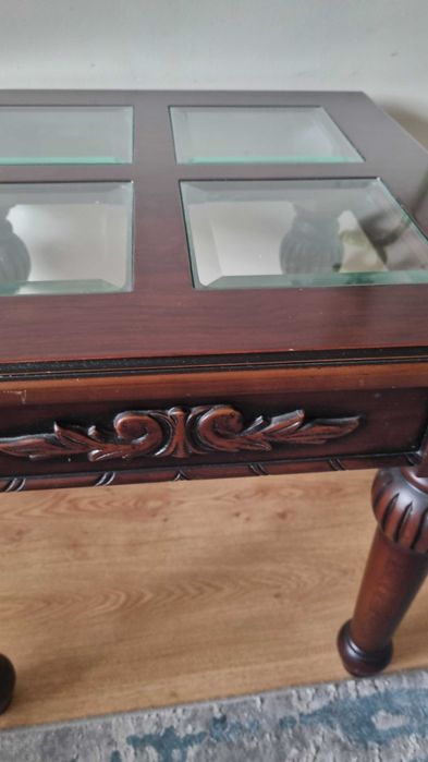 Masuta deosebita pentru servit cafea sau decor