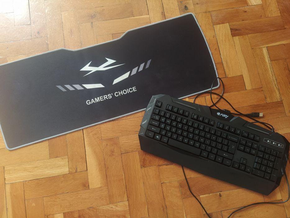 Геймърска клавиатура и мауспад