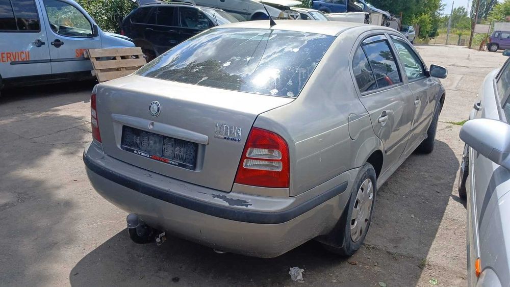 Dezmembrez Skoda Octavia 1 -1.6 Benzina Din 2009 - BFQ