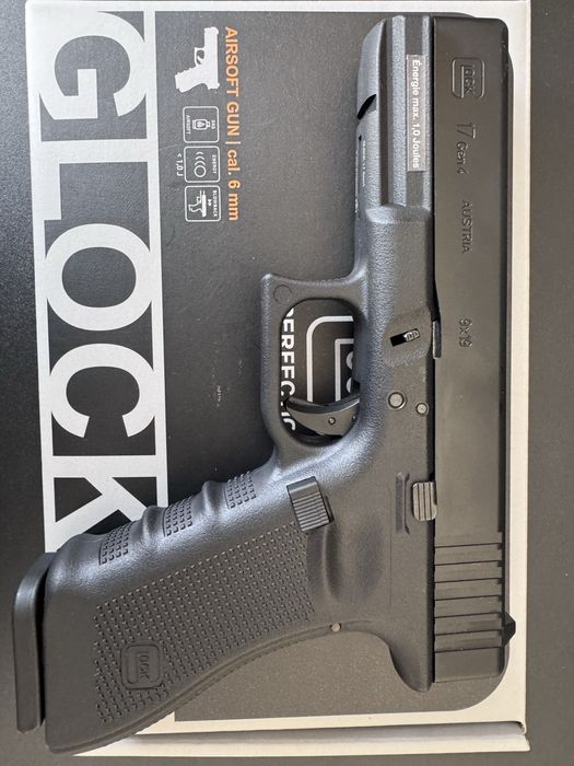 AIRSOFT-UMAREX GLOCK 17 GEN 4-с един пълнител
