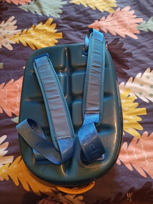 Продам детский чемодан - рюкзак.